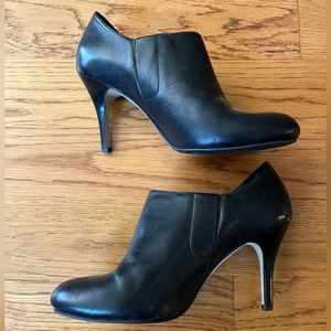 Black Cole Haan Leather Close Toed Heels